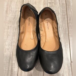 Time and Tru women’s black flats
